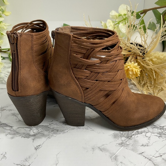 Fergalicious by Fergie Whisper, Cognac Brown Leather Booties Sz7.5 Gently Used - Picture 7 of 10